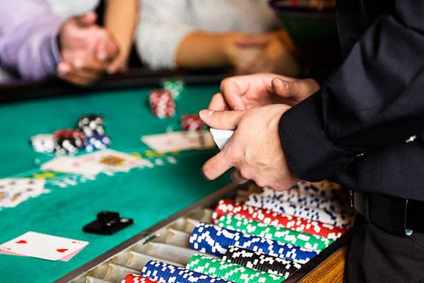 Reviewing Popular Games Available Through slots non AAMS Sites