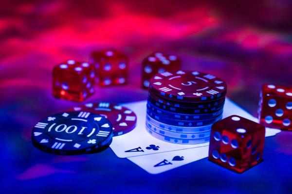 Reviewing Advanced Slot Features across online casinos Singapore for Gamers